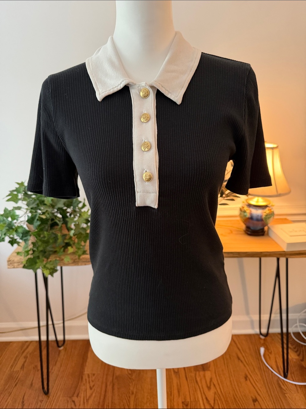 J Crew Black Ribbed Short-Sleeve Polo Top with Cream Collar. Sz M